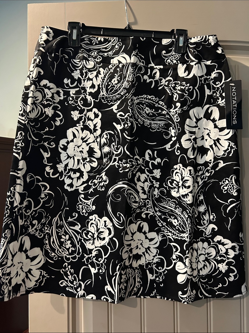 NWT Notations Black and White Floral Paisley A-Line Skort